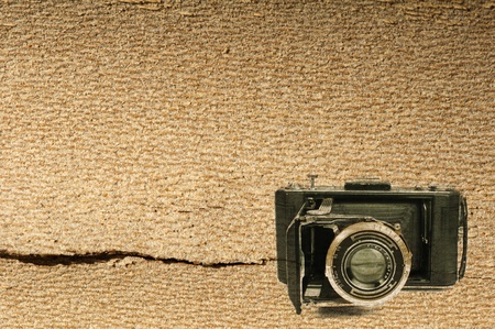 Old vintage camera woodenl backgroundの写真素材