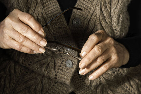 Old women hands hold glassesの写真素材