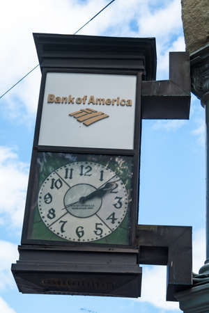 Bank of America Sign Clock on May 19, 2007 in Seattle, Washington  The clock is located at Bank of America branch in Pioneer Square and was made by O B  McClintock のeditorial素材