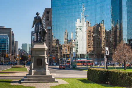 Statue of Sir John A  Macdonald in southern part of Queen s Park in Toronto, CAのeditorial素材