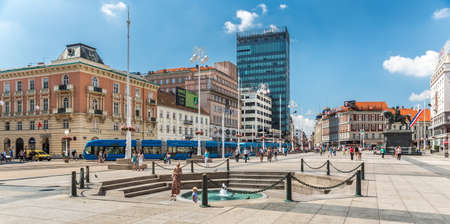 ZAGREB, CROATIA - AUGUST 8, 2014: People walking around Mandusevac Fountain on main Ban Jelacic square. Ancient fountain was buried in 1898 and revealed and reconstructed in 1986.のeditorial素材