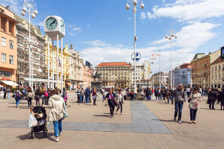 ZAGREB, CROATIA - APRIL 25, 2017: People walking on the main Ban Jelacic square. The square is a central point of Zagreb, capital of Croatia.のeditorial素材