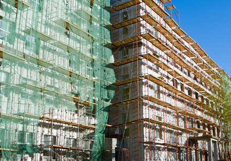 Assembly woods round a building for facade repair