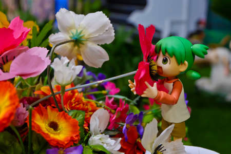Yotsuba anime figure placed on outdoor nature with net on hand. Yotsuba models are also popular in asiaのeditorial素材