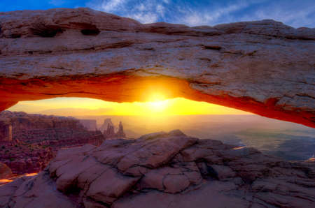 Iconic arching rock formation at dawn near Moab, Utahの写真素材