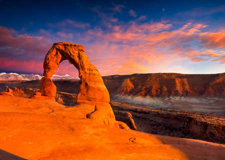 Delicate Arch, Late Afternoon View, Arches National Park, Utahの写真素材