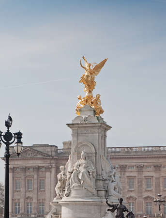Victoria memorial in front of Buckingam palace in Londonの写真素材