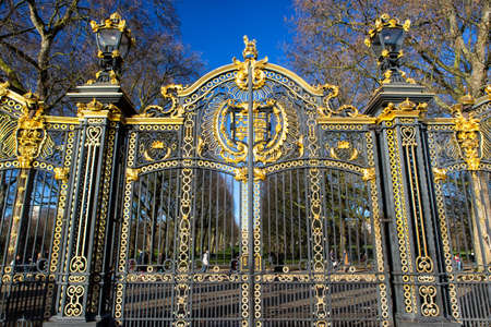 Gate with gilded ornaments in Buckingham Palace. Buckingham Palace is a symbol and home of the British monarchy.のeditorial素材