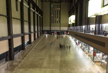 LONDON, UNITED KINGDOM - MARCH 24: The Turbine Hall in Tate Modern Art Gallery on March 24, 2014 in London. Tate Modern, Britain's national gallery of modern art, is based in former power station.のeditorial素材