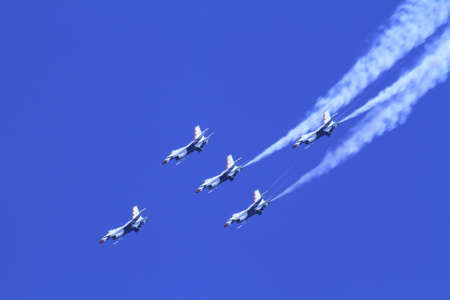 US Air Force F-16s flying in formation at the Chicago Air Show 2011のeditorial素材