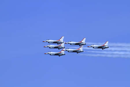 US Air Force F-16s flying in formation at the Chicago Air Show 2011のeditorial素材