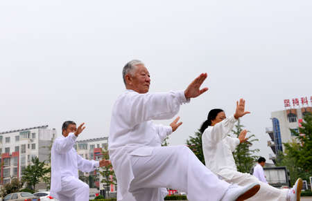 Luannan - September 20: man in performing tai chi chuan in cultural activities square, on September 20, 2014, the south of the luanhe river, hebei, China.のeditorial素材