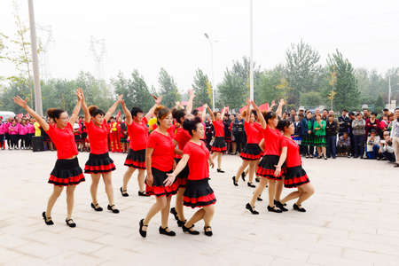 Luannan - September 29: collective dance performances in shopping square, on September 29, 2014, the south of the luanhe river, hebei, China.のeditorial素材