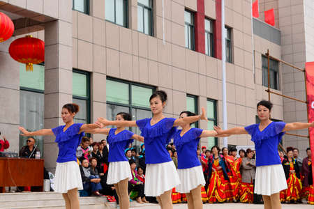 Luannan - September 29: collective dance performances in shopping square, on September 29, 2014, the south of the luanhe river, hebei, China.のeditorial素材