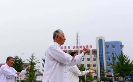 Luannan - September 20: man in performing tai chi chuan in cultural activities square, on September 20, 2014, the south of the luanhe river, hebei, China.のeditorial素材