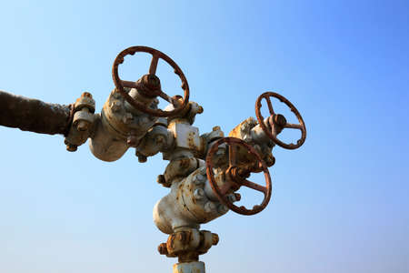 Oil pipes and switches in the sky
の写真素材