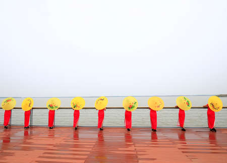 The woman in a cheongsam is performingの写真素材