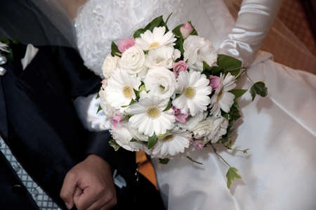 Bride of brilliantly with shining bridal bouquet to the chest, a dazzling round flower arrangement of whitenessの写真素材