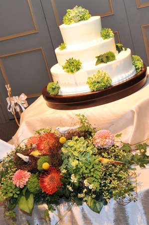 Gorgeous and elegant wedding cake wedding cakeの写真素材