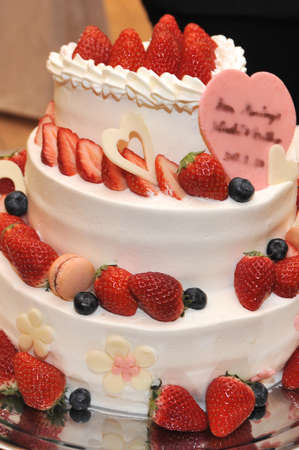 Bridal Image, very nice, sleek, elegant wedding cake
