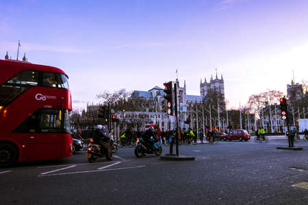 Rush hour at dusk in central London, near Westminsterのeditorial素材