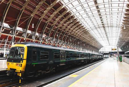 GWR train at Paddington station, one of Londons main transportation hubs.のeditorial素材