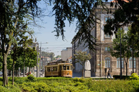 May 24, 2012: Traditional Tram Car in downtown Porto, Portugalのeditorial素材