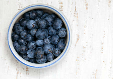 bowl with fresh blueberries on wooden tableの写真素材