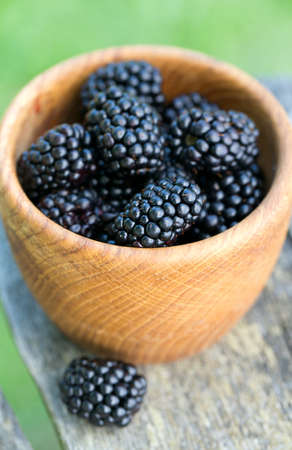 blackberries on wooden bowlの写真素材