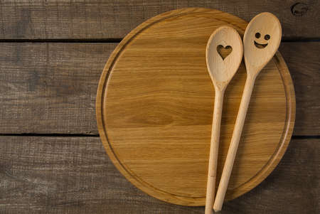 round cutting board and smiling spoonの写真素材