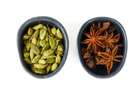 Cardamom pods in a black bowl