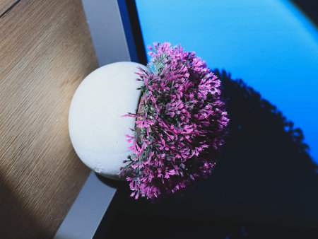 A Stylish Floral Arrangement That Enhances Contemporary Decor in a Beautiful Wayの写真素材