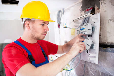 Construction of electric system inside a building for providing a stable current circuit