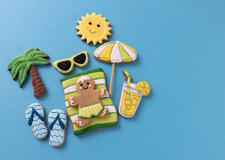 Gingerbread man chilling next to decorated palm tree cookie and many other summer theme cookies conceptの写真素材