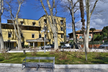 Bolsena-Italia 13 febbraio 2013 lungolago con vista del porto turistico, uno dei luoghi turistici più belli dell alto lazioのeditorial素材