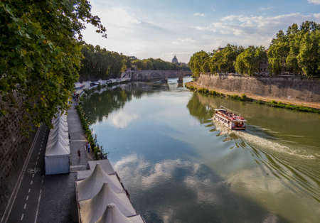 Tiber River, Rome, Italyの写真素材