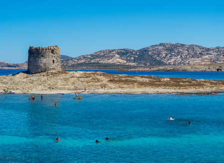 La Pelosa Beach in Stintino, Sardinia, Italy. In the background, the landmark 16th century La Pelosa Tower (Italian: Torre della Pelosa).のeditorial素材