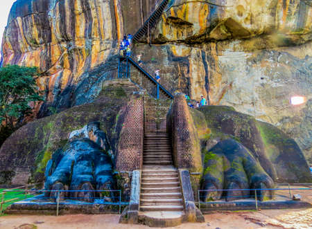 SIGIRIYA, SRI LANKA - JANUARY 4, 2016: Unidentified people on the Lion Rock, entrance to the ancient rock fortress of Sigiriya, Sri Lanka.のeditorial素材
