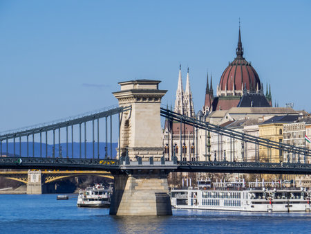 View of the Szechenyi Chain Bridge crossing the Danube River with the Hungarian Parliament in the background. In Budapest, Hungaryの写真素材