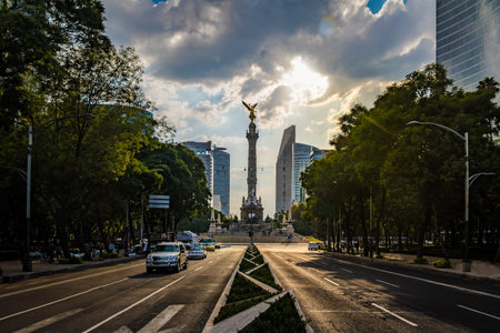Paseo de La Reforma Avenue and Angel of Independence Monument - Mexico City, Mexicoのeditorial素材