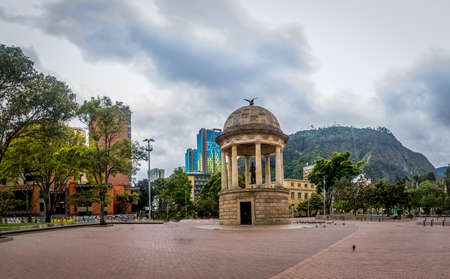 Los Periodistas Park and Monserrate - Bogota, Colombiaの写真素材
