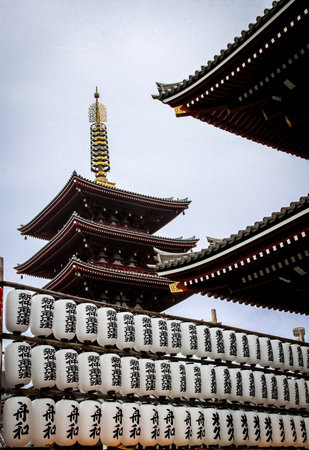 Paper lanterns and Five-storied pagoda of Sensoji Temple - Tokyo, Japanのeditorial素材