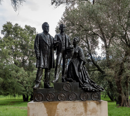Leland and Jane Stanford and Leland Stanford Junior statue at Stanford University Campus - Palo Alto, California, USAのeditorial素材