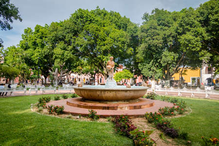 Fountain and main plaza - Valladolid, Mexicoの写真素材