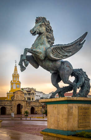 Clock Tower Gate and Pegasus Statue - Cartagena de Indias, Colombiaの写真素材