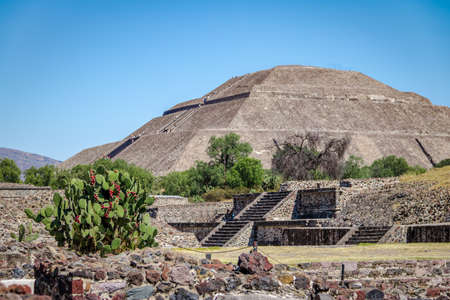 The Sun Pyramid at Teotihuacan Ruins - Mexico City, Mexicoの写真素材