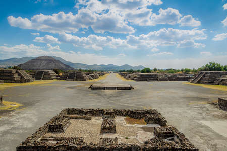 View from above of Plaza of the Moon and Dead Avenue with Sun Pyramid on Background - Teotihuacan Ruins, Mexico City, Mexicoの写真素材