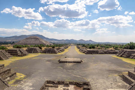 View from above of Plaza of the Moon and Dead Avenue with Sun Pyramid on Background - Teotihuacan Ruins, Mexico City, Mexicoの写真素材