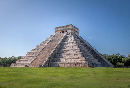Mayan Temple pyramid of Kukulkan - Chichen Itza, Yucatan, Mexicoの写真素材
