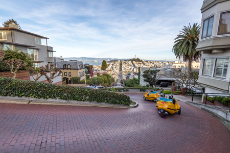 Lombard Street - San Francisco, California, USAのeditorial素材